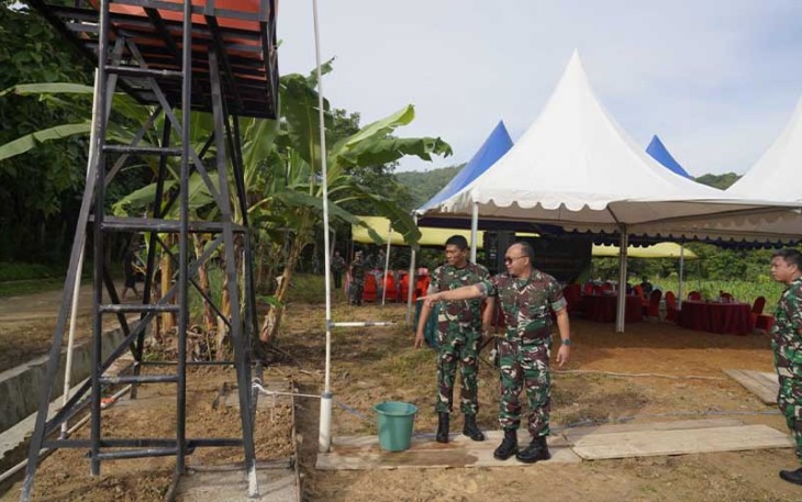 Danrem 143/HO saat Tinjau Titik Air  di desa. Tanea Kec. Konda Kab. Konawe Selatan Prov. Sultra.