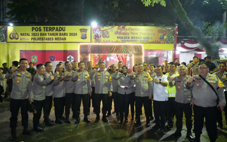 Kapolda Sumut Irjen Pol Agung Setya Imam Effendi bersama anggotanya 