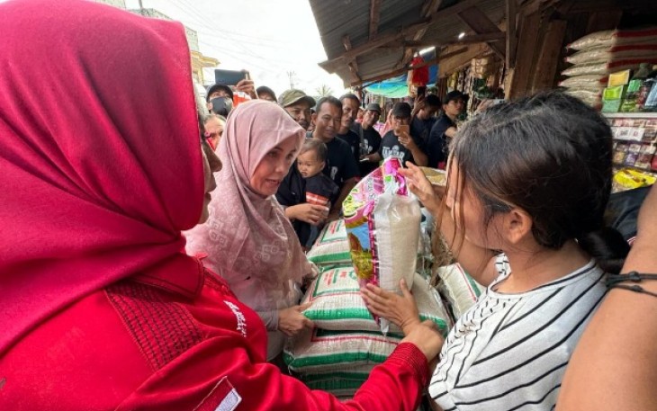 Atikoh Ganjar saat blusukan di pasar modern Tulang Bawang, Lampung, Kamis (11/1)