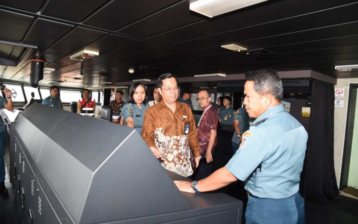Pangkolinlamil Laksda TNI Hudiarto Krisno Utomo saat memaparkan ke delegasi PT Pelni 