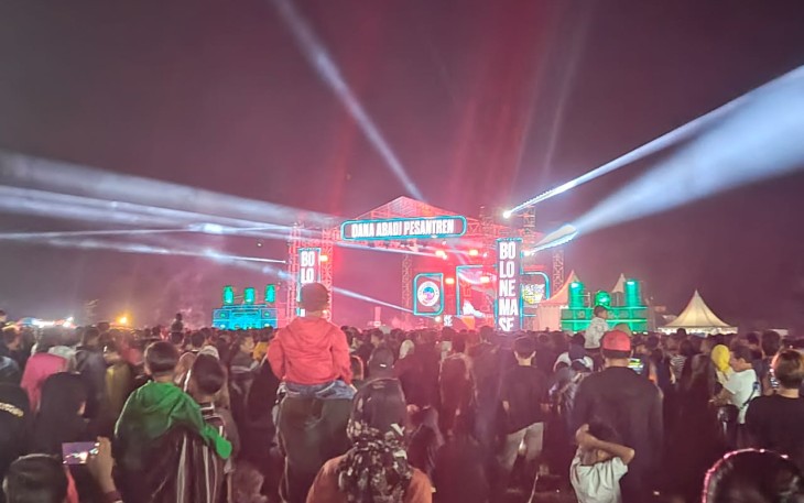Penampakan Ribuan Masyarakat Nikmati Musik DJ di Acara yang Digelar Bolone Mase di Kabupaten Blitar