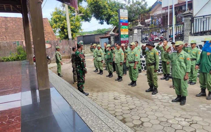 Pelatihan Satlinmas wilayah desa binaan