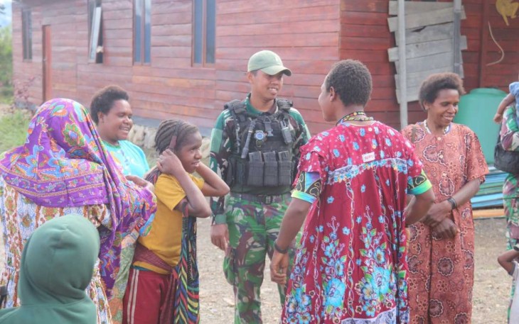 Daster cantik Tri Dharma memberikan kebahagiaan mama Papua, Kamis (1/2)
