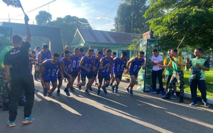 Lomba lari antar baterai Yonarmed 1 Kostrad, Malang, Jum'at (2/2)