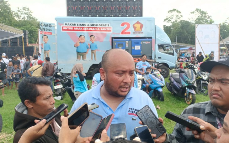 Ketua DPC Partai Gerindra Kabupaten Blitar Ferdian Reza Alvisa Alias Alvis Saat Dihubungi Awak Media Seusai Memimpin Kampanye Prabowo-Gibran di Lapangan Papungan Kanigoro Blitar