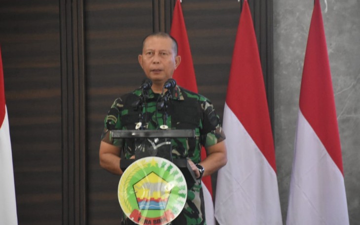 Danrem 031/WB Brigjen TNI Dany Racka saat memberikan pembekalan media, Selasa (6/2)
