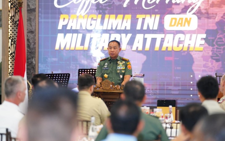 Panglima TNI Jenderal TNI Agus Subiyanto menyambut dengan hangat seluruh Atase Pertahanan dan Atase Matra pada acara Coffee Morning guna memperkuat kerjasama bilateral dan multilateral dari berbagai negara sahabat di wisma Ahmad Yani, Menteng Jakarta pusat, Rabu (07/02/2024).