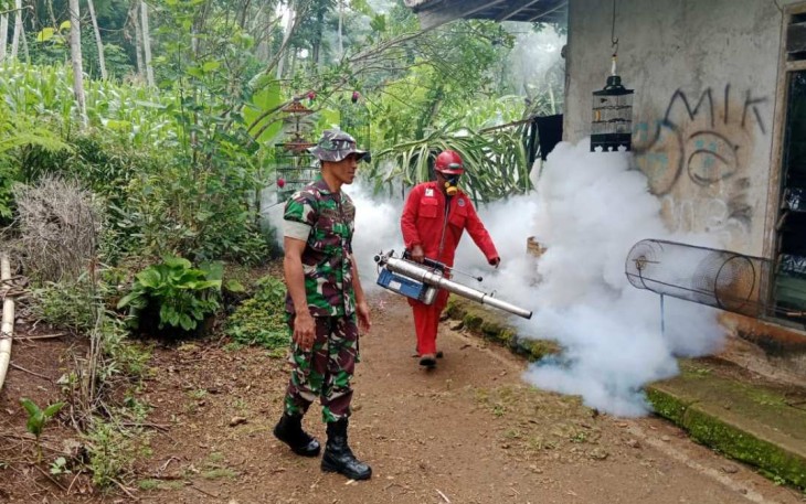 Fogging di wilayah desa binaan 