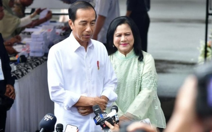 Presiden dalam keterangannya kepada awak media usai menggunakan hak pilihnya di Tempat Pemungutan Suara (TPS) 10, Kecamatan Gambir, Jakarta Pusat, pada Rabu, 14 Februari 2024.