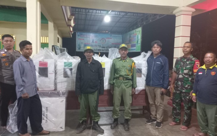 Pengawalan pengiriman kotak suara pemilu, Kamis (15/2)