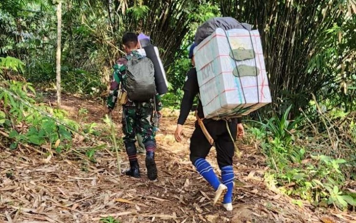 Perjuangan Babinsa Kodim 1002/HST Kawal Kotak Suara, Kamis (15/2)