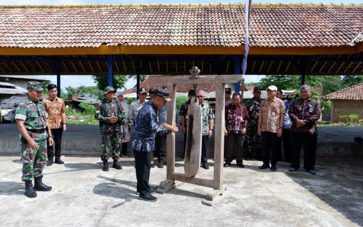 Sekda Pacitan Dr Ir Heru Wiwoho saat membuka TMMD Imbangan Tahun 2024, Selasa (20/2)