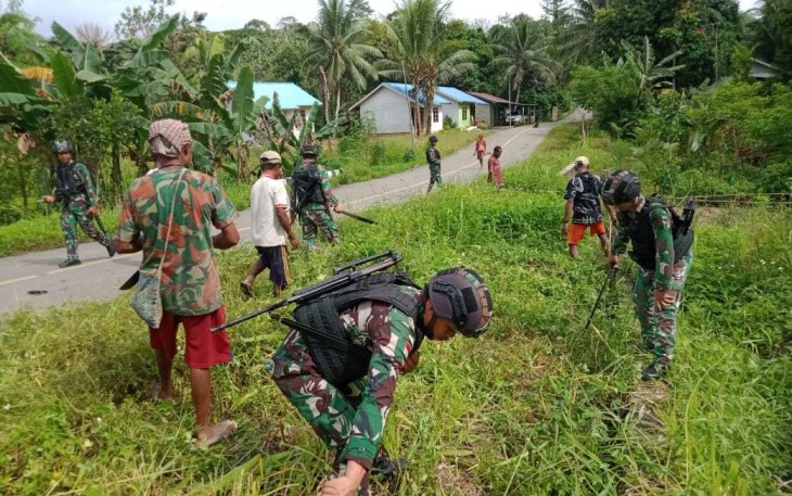 Pembersihan saluran irigasi di perbatasan 