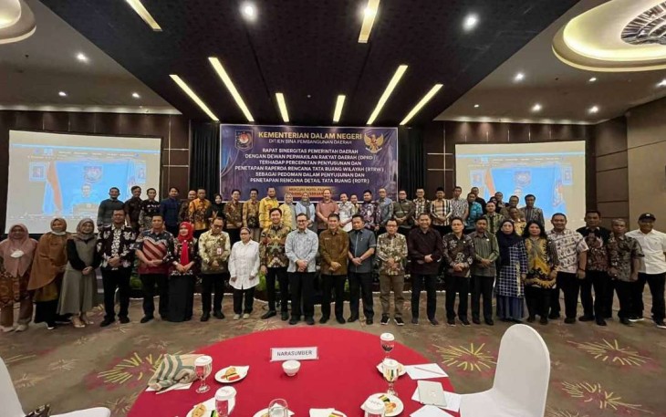 Percepatan Penyusunan dan Penetapan Raperda RTRW di Hotel Mercure Padang