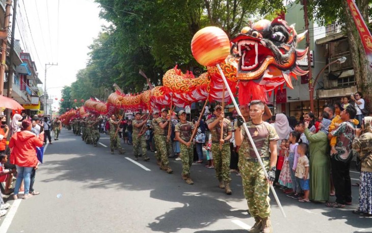 Barongsai Naga Guntur Geni Kostrad, Minggu (25/2)