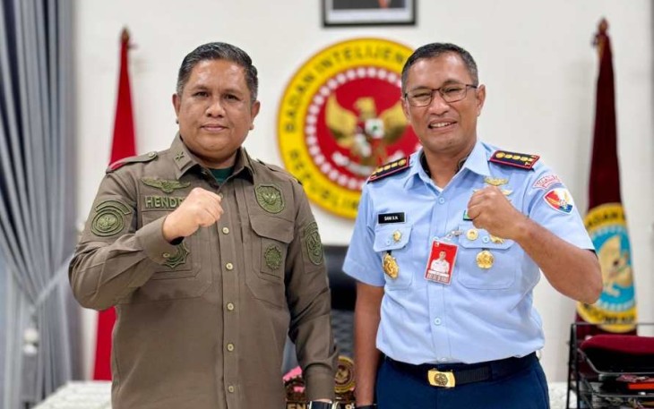 Danlanud SUT Kolonel Nav Sani Salman Nuryadin bersama Kabinda Sumbar, Senin (26/2)