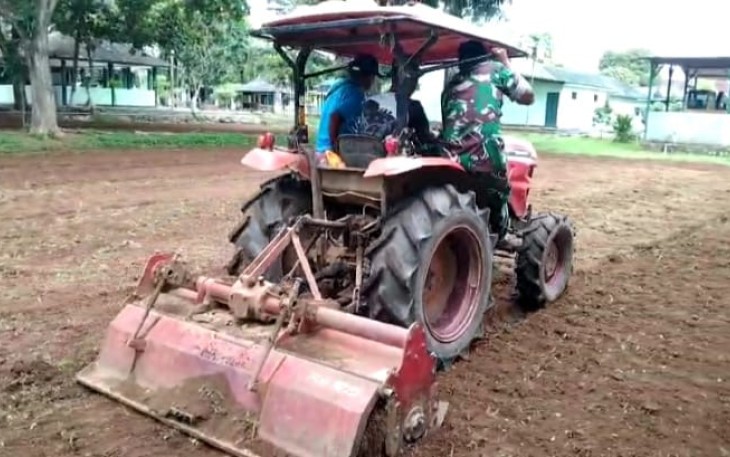 Persiapan lahan ketahanan pangan tanam jagung