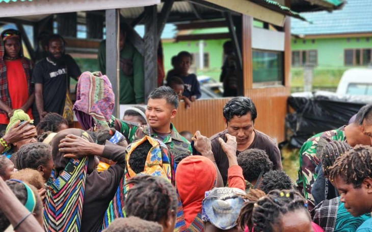 Pesta rakyat dan doa bersama satgas Yonif 330 Tri Dharma peringati HUT Ke 63 Kostrad di Kabupaten Intan Jaya, Rabu (6/3)