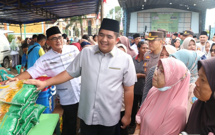 Bupati Bintan Roby Kurniawan Tinjau Langsung Gerakan Pangan Murah 