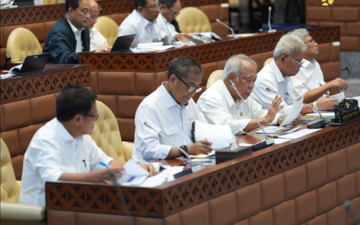 Menteri PUPR Basuki Hadimuljono saat rapat kerja dengan Komisi V DPR RI, Senin (1/4)