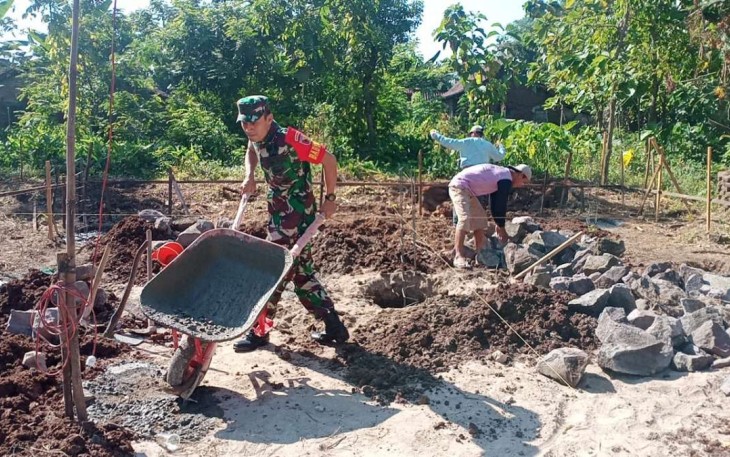 Bantu warga binaan bangun rumah 