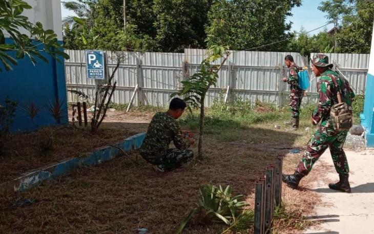 Pembenahan Lingkungan Barak Kolat Perkebunan Kaligentong