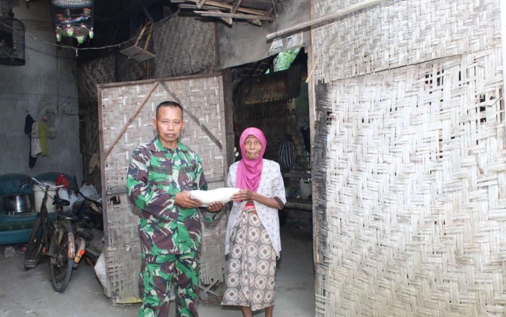 Penyaluran zakat fitrah Kodim Trenggalek 