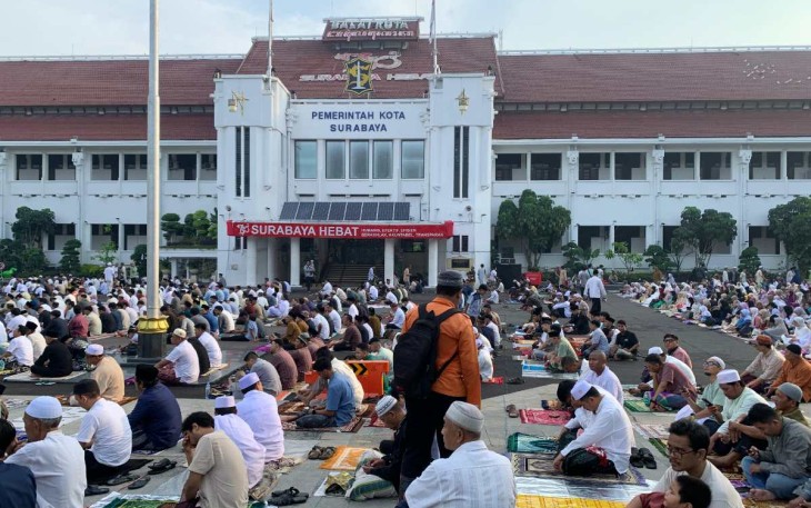 Pelaksanaan sholat Idul Fitri di Kota Surabaya 