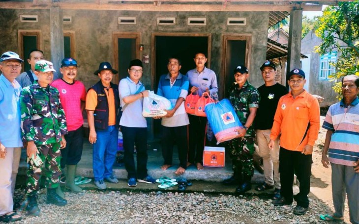 Bantuan warga terdampak banjir di Kabupaten Trenggalek 