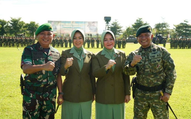 Foto bersama usai sertijab Pangdivif 3 Kostrad 
