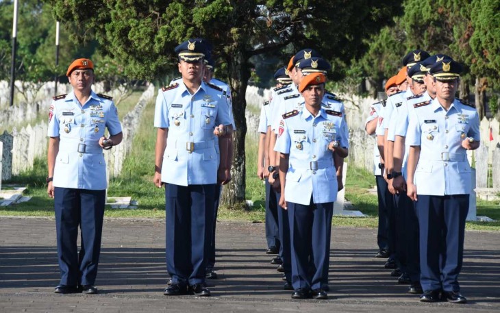 TNI AU Bakorda Bandung Ziarah Rombongan 