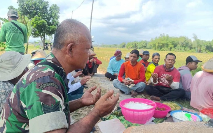 Doa bersama jelang panen padi wilayah desa binaan 