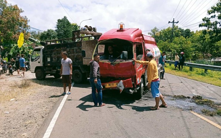 Truk Lakalantas di Jalan Raya Pracimantoro, Kabupaten Wonogiri, Kamis (18/4)
