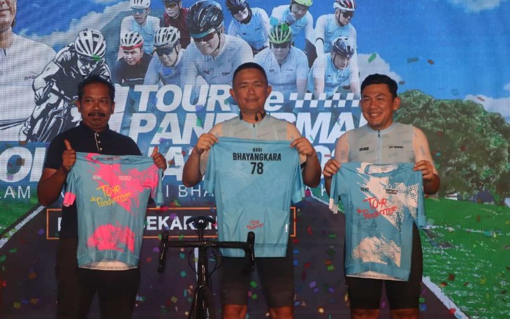 Kapolda Jatim Irjen Pol Imam Sugianto launching balap sepeda Tour de Panderman, Sabtu (20/4)