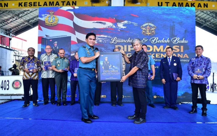 Kasal Laksamana TNI Muhammad Ali saat launching buku Diplomasi Sang Hiu Kencana