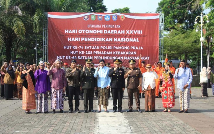 Upacara Peringatan Hari Otonomi Daerah dan Pendidikan Nasional di Kabupaten Trenggalek 