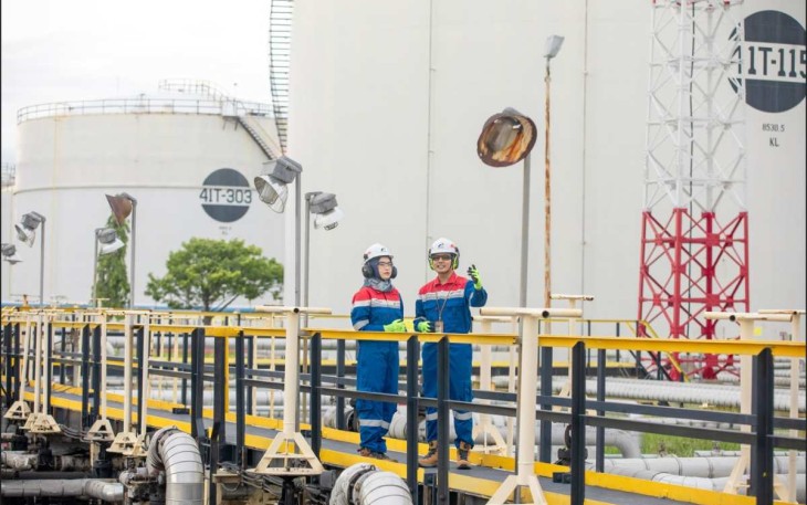 Ilustrasi Kilang Minyak Pertamina 