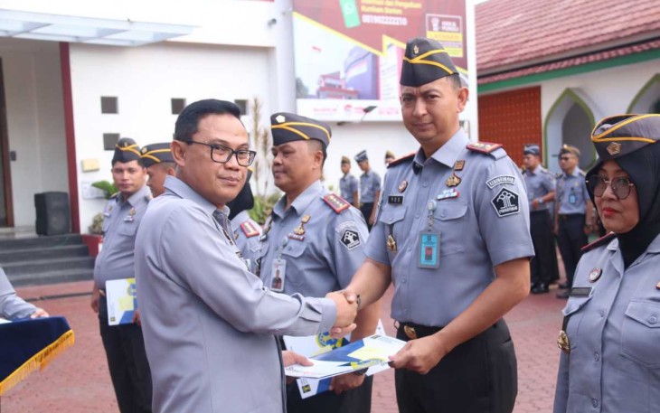 Kalapas Cilegon Yosafat Rizanto bersama Kakanwil Kemenkumham Banten 