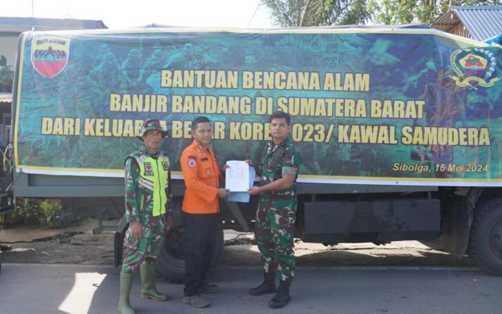 Penyerahan bantuan kemanusiaan Korem 023/KS