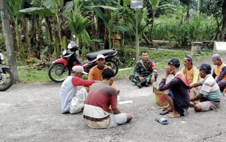 Silaturahmi dengan masyarakat desa binaan 