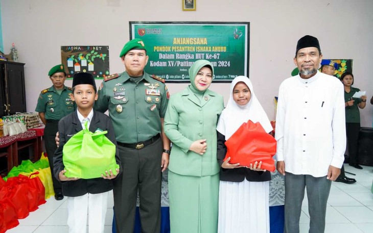 Pangdam XV Pattimura Mayjen TNI Syafrial baksos di pesantren Ishaka Ambon