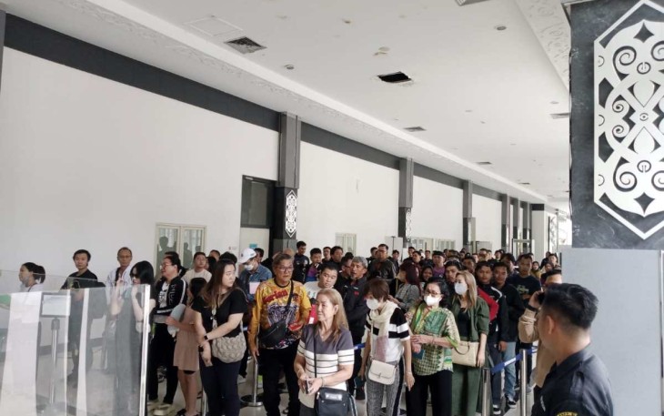 Pelintas batas di PLBN Entikong 