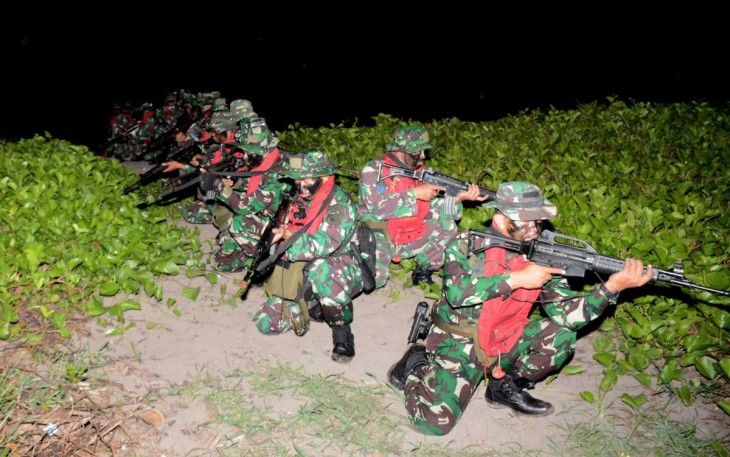  Latihan Raid Amfibi prajurit Lantamal VI Makassar 