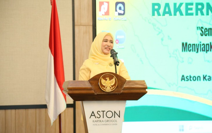 Ketua Umum PP PAUD Ny Nani Suhajar Diantoro 