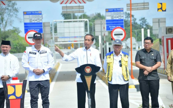 Presiden Joko Widodo saat meresmikan ruas Tol Bangkinang-XIII Koto Kampar