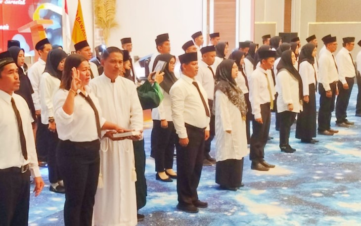 51 Panitia Pengawas Pemilu Kelurahan dan Desa se-Kabupaten Bintan di Ambil Sumpah Jabatan 