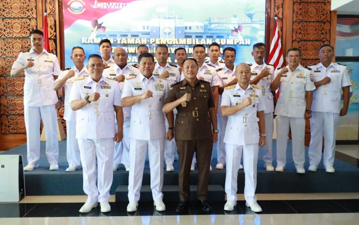 Foto bersama usai Sumpah Jabatan Penyidik Tindak Pidana Tertentu Di Laut