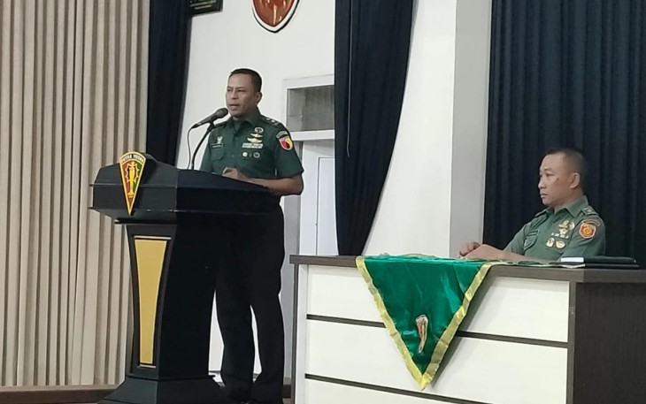 Kesdam V Brawijaya Mayor Ckm Wahyudin saat memberikan penyuluhan kesehatan penyakit jantung, Malang, Rabu (5/6)