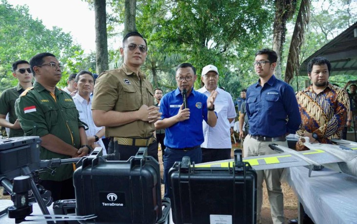 Menteri AHY saat menerima pemaparan Kakan BPN Kota Depok Indra Gunawan, Kamis (6/6)