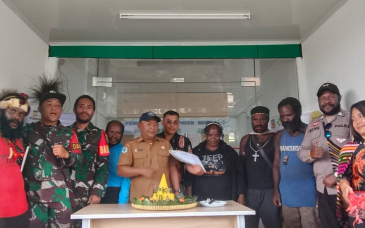 Babinsa Koramil 1710-05/Jila Hadiri Peresmian Gedung Puskesmas Distrik Jila 